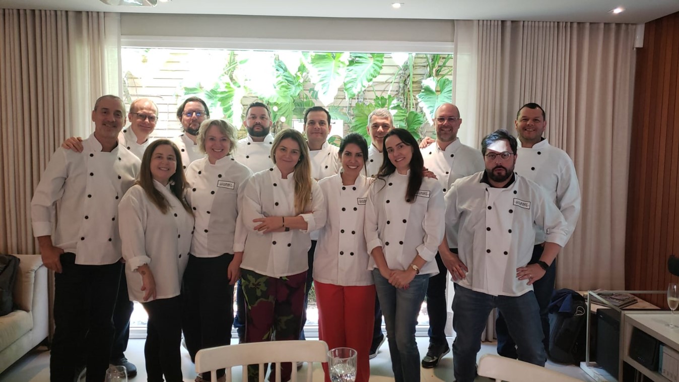 Equipe da Maersk Brasil posando para foto no Casa Palmares após o Team Building Cooking Show.