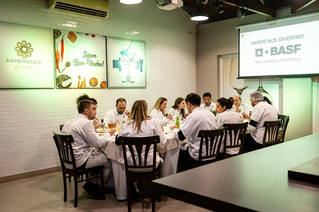 Case Basf em experiência de Team Building Cooking Show