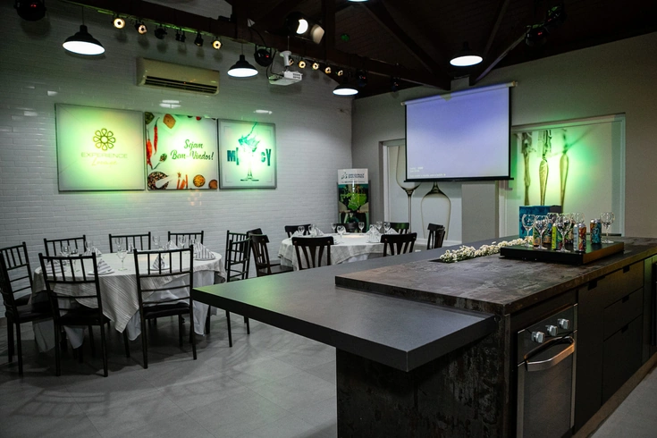 Espaço Lounge Gourmet, local para jantares corporativos aliando gastronomia de excelência.