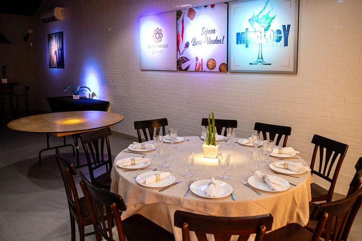 Espaço Lounge Gourmet, local para jantares corporativos aliando gastronomia de excelência.