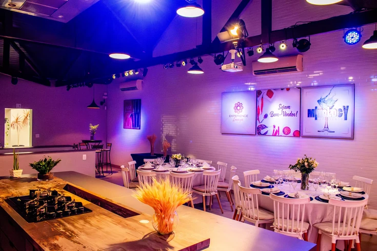 Espaço Lounge Gourmet, local para jantares corporativos aliando gastronomia de excelência.