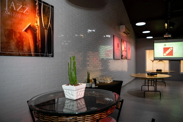 Espaço Lounge Gourmet, local para jantares corporativos aliando gastronomia de excelência.