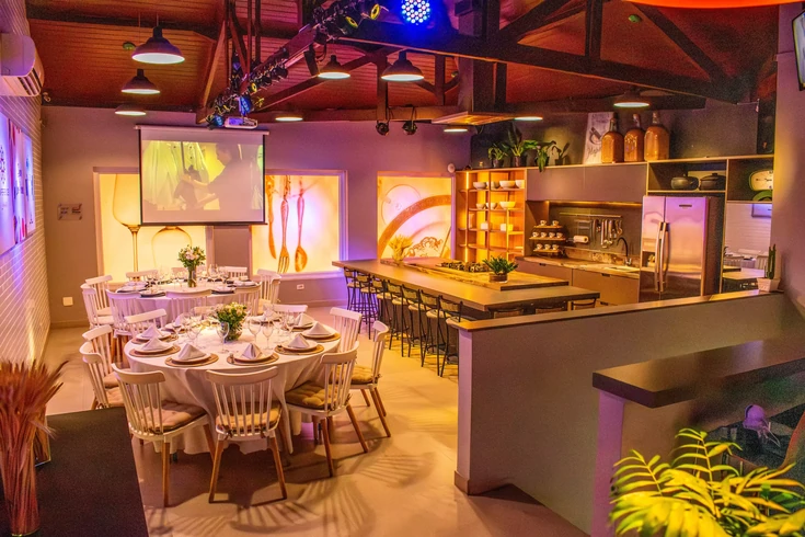 Espaço Lounge Gourmet, local para jantares corporativos aliando gastronomia de excelência.