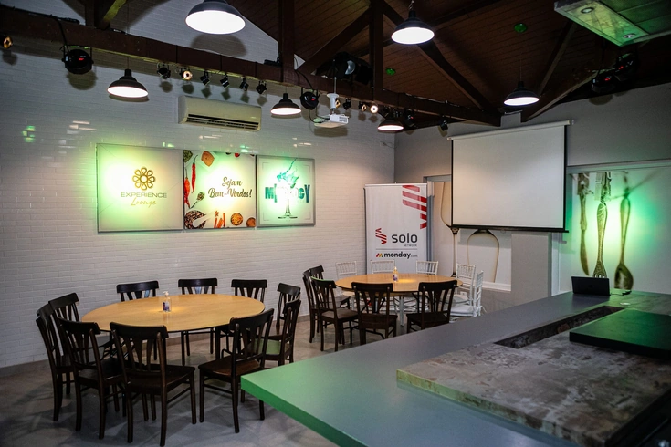 Espaço Lounge Gourmet, local para jantares corporativos aliando gastronomia de excelência.