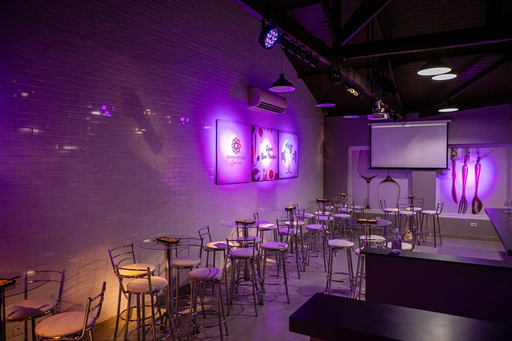 Espaço Lounge Gourmet, local para jantares corporativos aliando gastronomia de excelência.