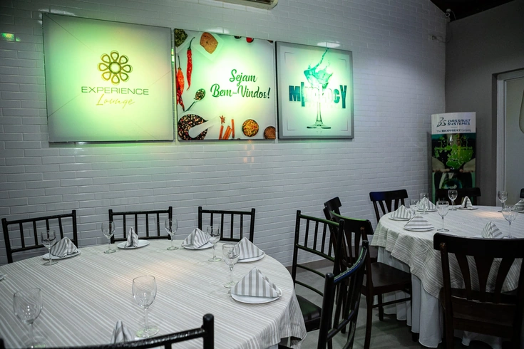 Espaço Lounge Gourmet, local para jantares corporativos aliando gastronomia de excelência.
